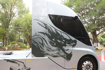 ��������������Ӱ 6X4 ���綯ǣ���� ����ʱ��400kWh