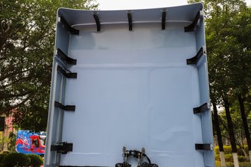 ��������������Ӱ 6X4 ���綯ǣ���� ����ʱ��400kWh