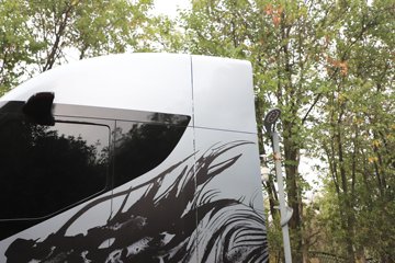 ��������������Ӱ 6X4 ���綯ǣ���� ����ʱ��400kWh