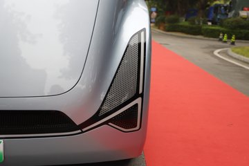 ��������������Ӱ 6X4 ���綯ǣ���� ����ʱ��400kWh