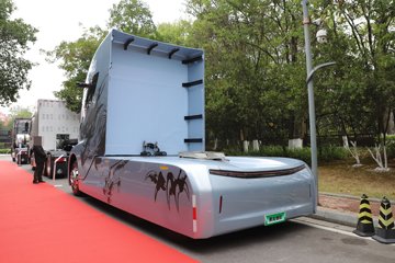 ��������������Ӱ 6X4 ���綯ǣ���� ����ʱ��400kWh