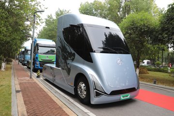 ��������������Ӱ 6X4 ���綯ǣ���� ����ʱ��400kWh