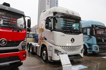 �������ó��Ӱ�S700 600���� 6X4 ����12�� AMT�Զ��� ǣ����