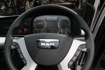 ��TGS 18.440 6X4ǣ����