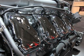 ˹V8+